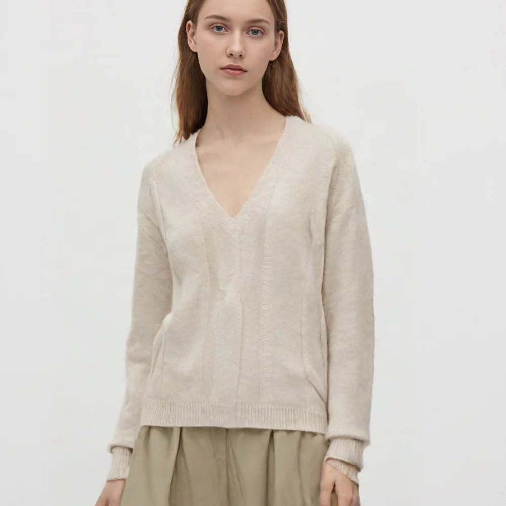 

New Taop&Za women's beige deep V-neck chunky knit sweater, comfortable and stylish, casual and versatile