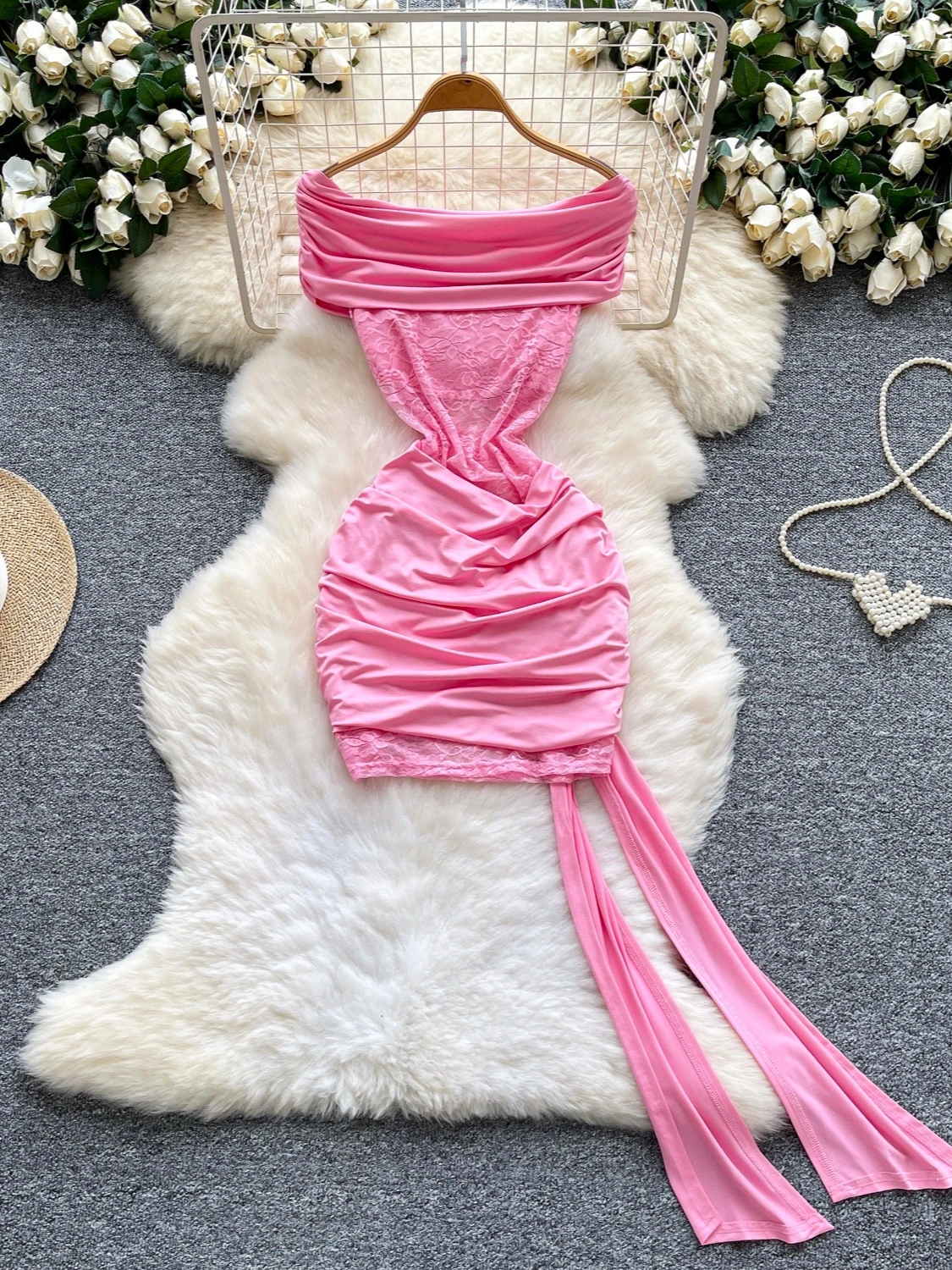 فستان قصير مثير مكشوف الأكتاف من الدانتيل من Foamlina فستان نسائي سادة بدون حمالات شفاف مرقع وشاح ربط مكشكش بقصة ضيقة للحفلات