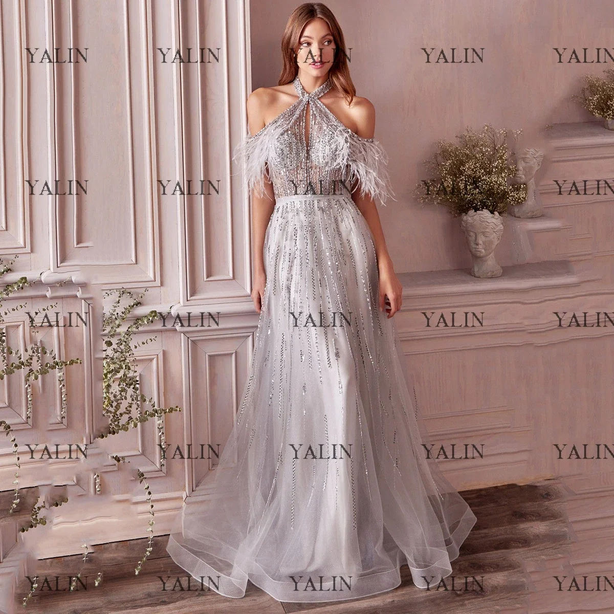 YALIN Gaun Homecoming Leher Halter Gogerous Kristal Bulu Sepanjang Lantai Gaun Prom A-Line Gaun Malam Tulle Abu-abu Baru