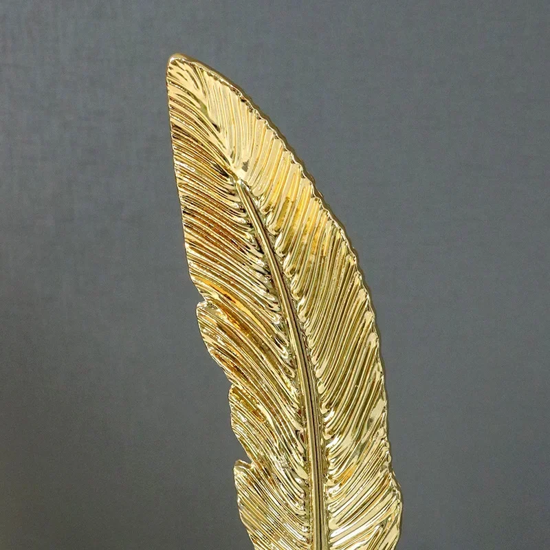 Chinese light luxury, alloy crystal feather decorative ornament, creative gold home