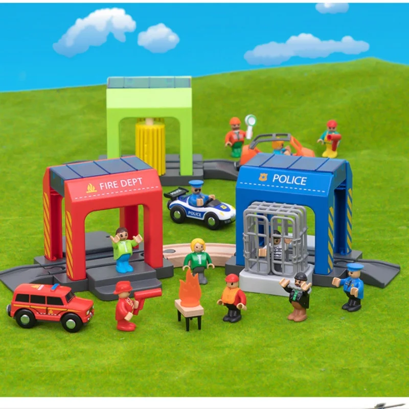 Zestaw zabawek dla dzieci: kolejka, samochodzik, myjnia samochodowa, scena kolejowa, stacja strażacka, komisariat policyjny, zabawka symulacyjna kompatybilna z drewnianymi torami W06