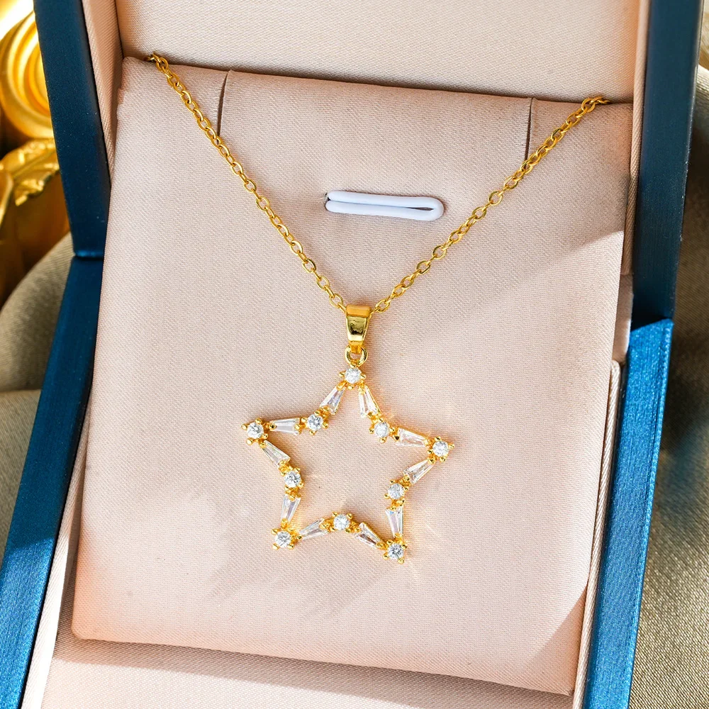 

Cute collarbone chain, high-end yet niche titanium steel women's necklace, sweet and cool style