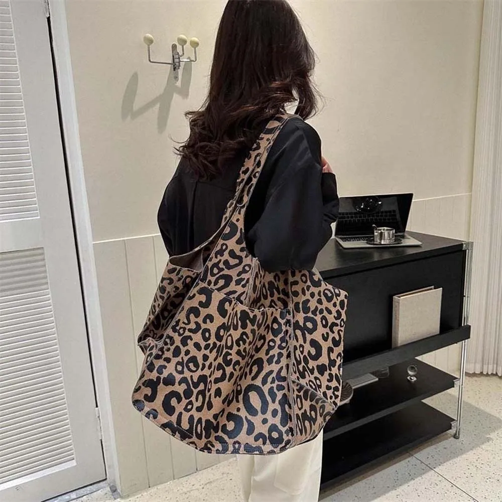 

Casual Soft PU Tote Bag Magnetic Button American Style Large Capacity Shoulder Bag Multi-Pocket Soft Versatile Commuting Handbag