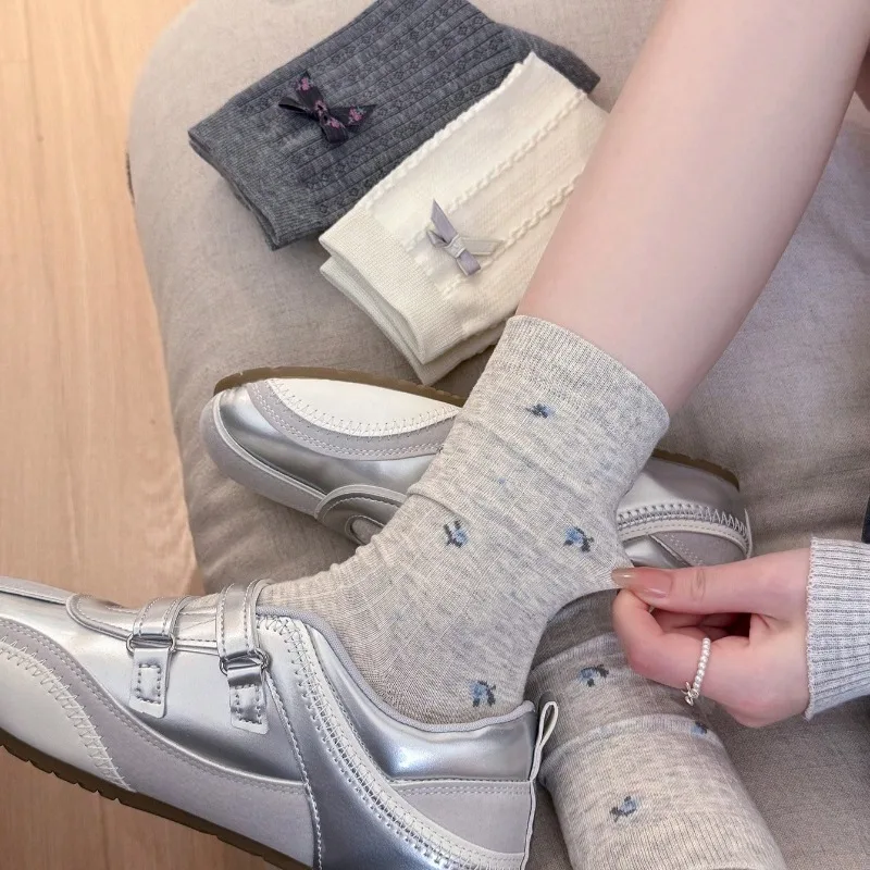 Damensocken aus hochwertiger Baumwolle, niedliche Blumen-Schleifen-Crew-Socken für Damen, neue modische, weiche, bequeme lange Socken im koreanischen Stil