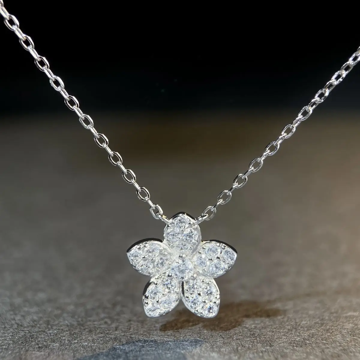 

S925 Sterling Silver Necklace with Ins Style Simple and Non Fading Flower Chain, Daisy Five Flower Versatile Small Chain