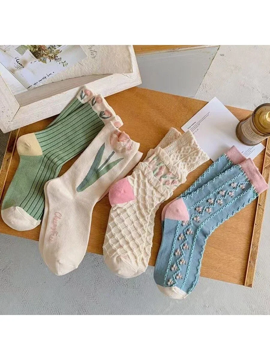 

4 pairs of socks, womens mid-tube socks, spring and autumn long socks, winter forest tulip ladies, piles of socks, flower mid-l