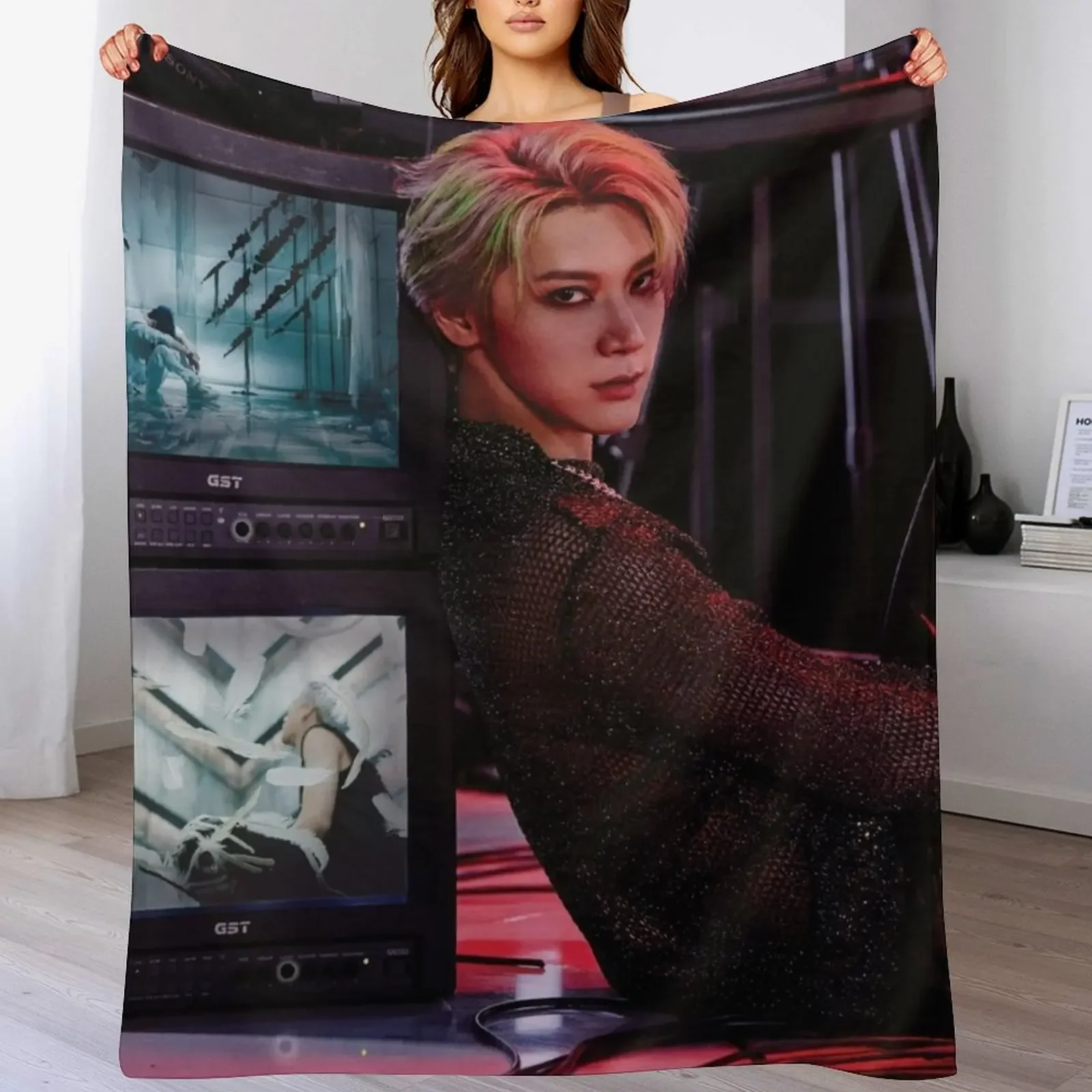 

WayV Ten (the controller) Throw Blanket Faux Fur Soft Warm Blanket for Bed