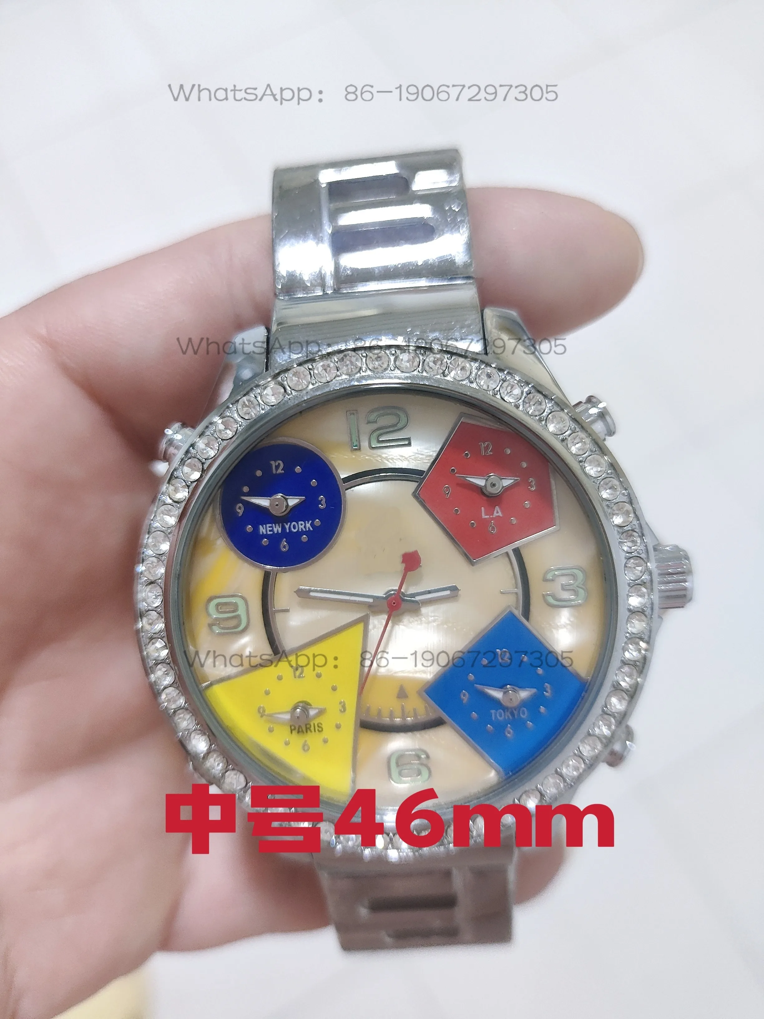 

Large Plate Gold Watch Five Time Zones Men's Watch Girls Steel Belt Couple Watch
