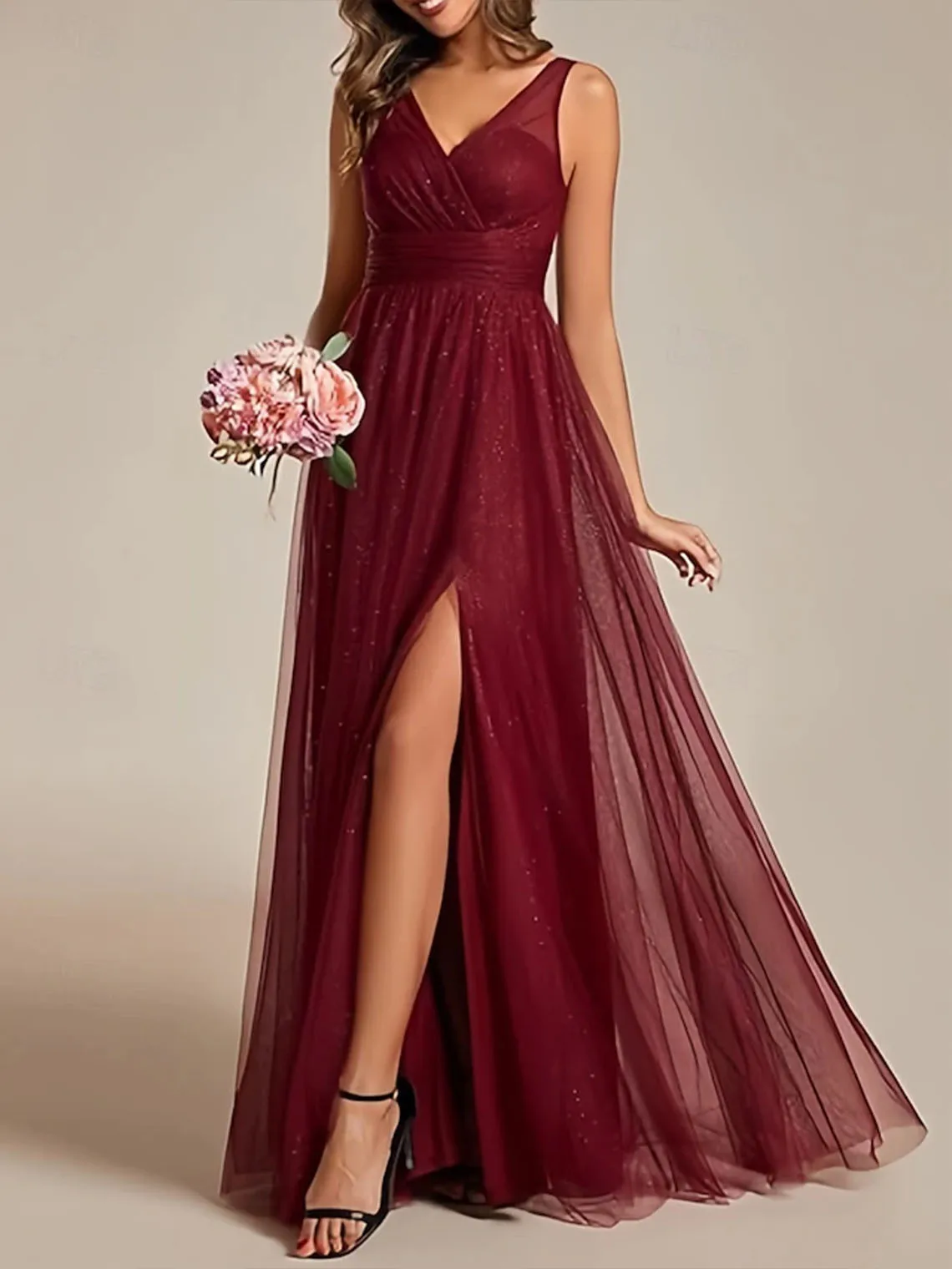 Gaun Pengiring Pengantin Model A-Line Tanpa Lengan Kerah V Bahan Tulle dengan Lipit Belahan Depan Panjang Menyentuh Lantai Elegan untuk Pesta Pernikahan Formal 2025 dapat disesuaikan secara gratis