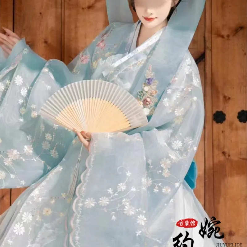 Travel shooting family clothing Yanbian female traditional dress studio exterior