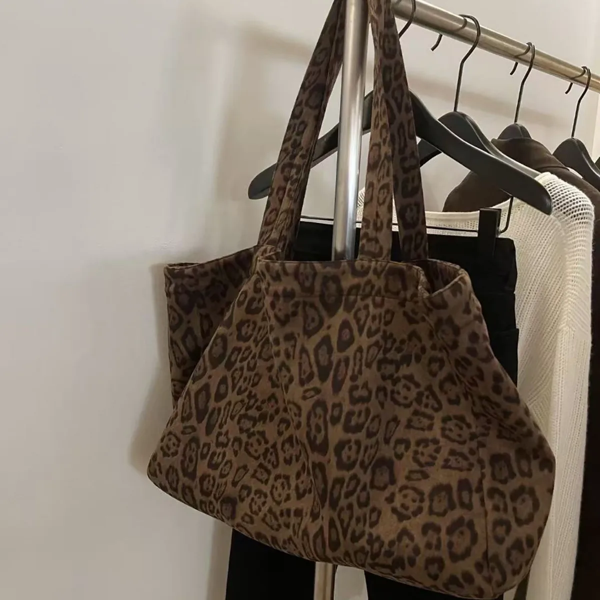 

Леопардовая сумка-тоут большой емкости, женская сумка на плечо, новые кошельки и сумки для покупок с животным принтом, модельерские сумки для женщин