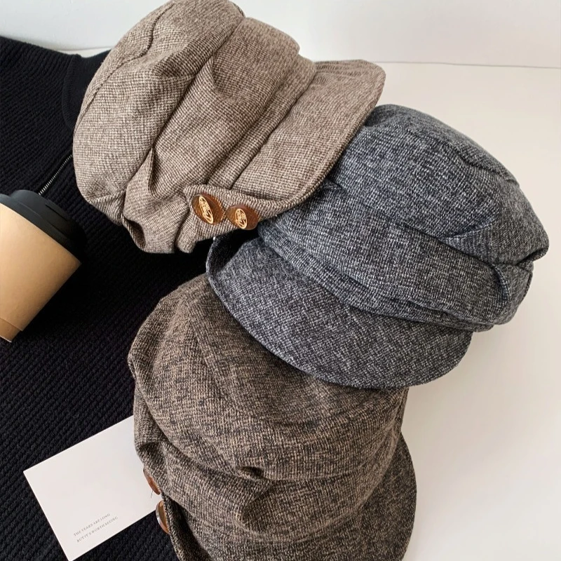 Japanische Retro-Reithut mit doppelten Knöpfen und plissiertem Klappendesign für Herbst und Winter, britische warme Newsboy-Mütze für Damen und Herren – Detail 5