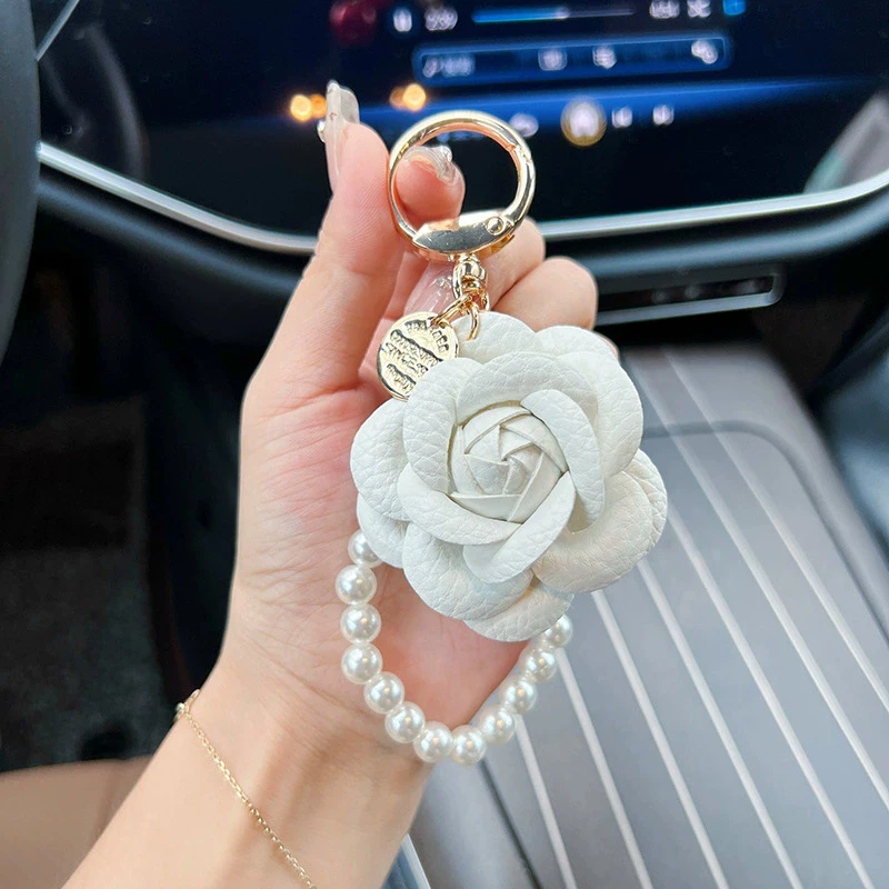 Creative Camellia Rose Pearl Chain Car Keychain Elegant Flower Decorative Accessory Bag Hanger Pendant Small Gift