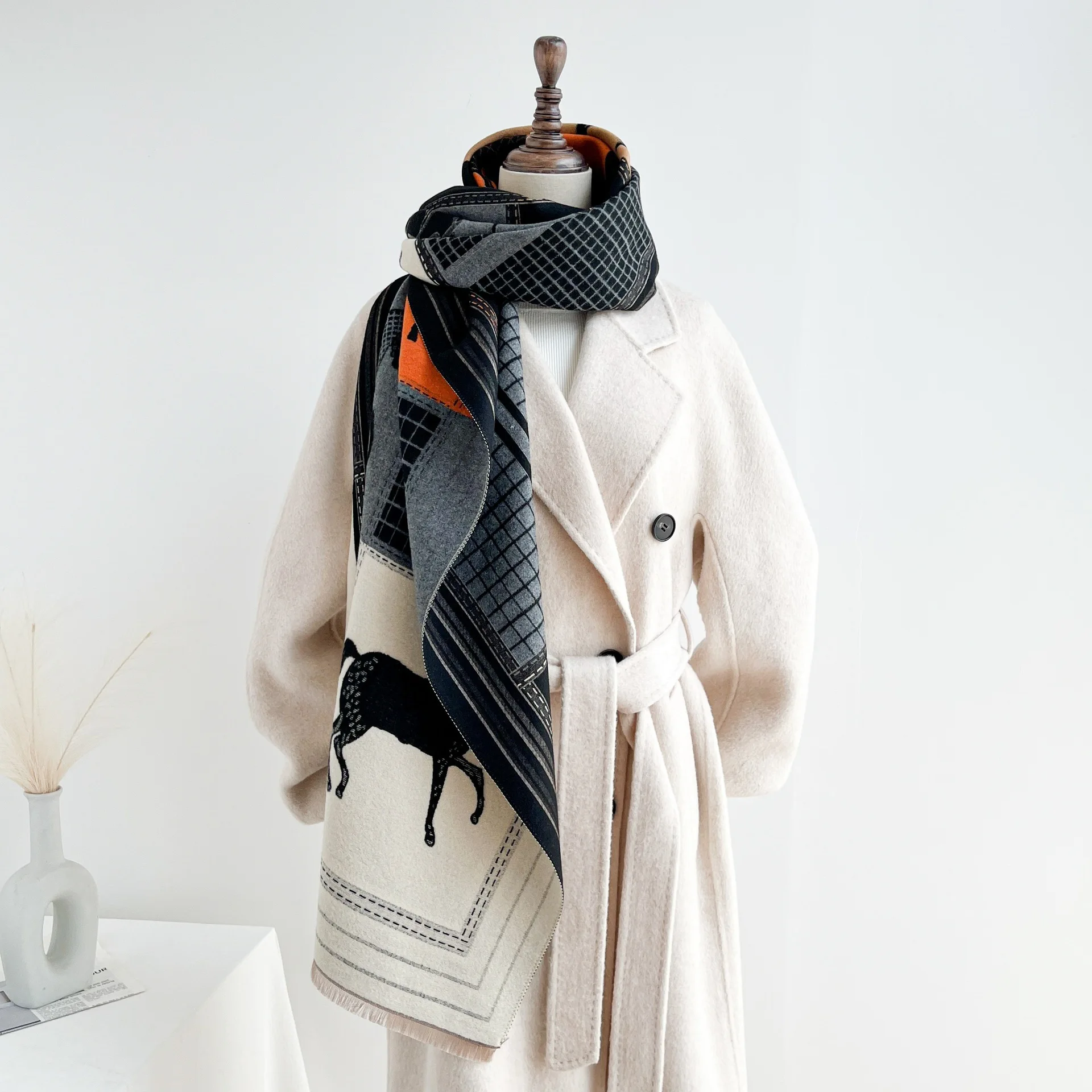 الكشمير السميك مثل وشاح المرأة المألوف شيك نمط الدفء كومة اللون تصميم فاخر يشعر طويل الحجم موسم الشتاء