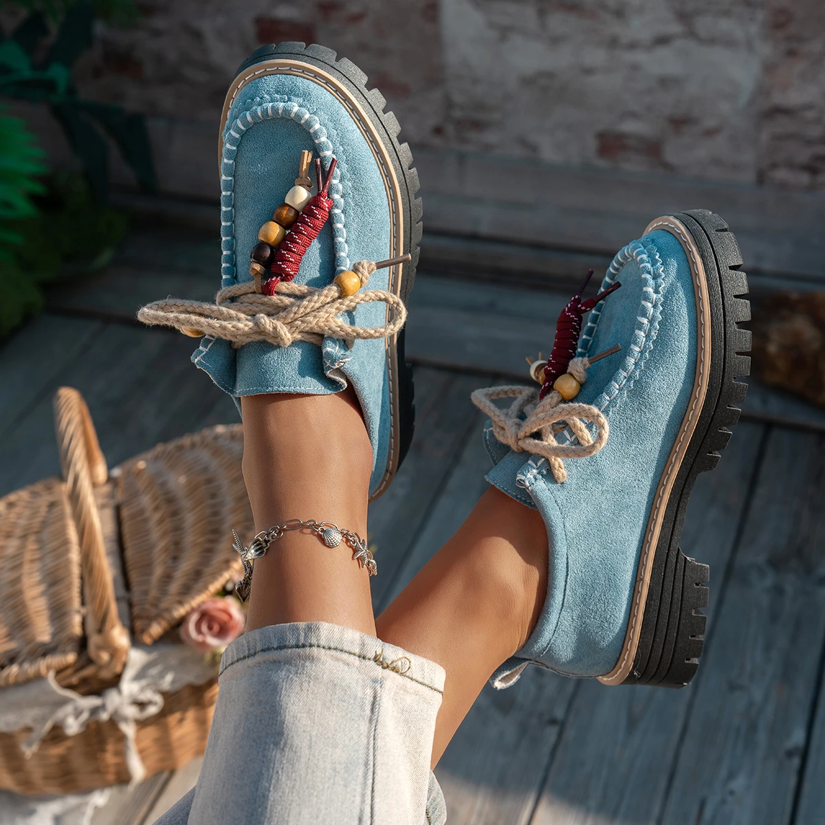 Flache Turnschuhe für Damen im Retro-Stil, runde Zehen, Schnür-String-Perlen-Schuhe für Damen, 2025, neue Freizeit, Frühling und Herbst, Turnschuhe für Damen