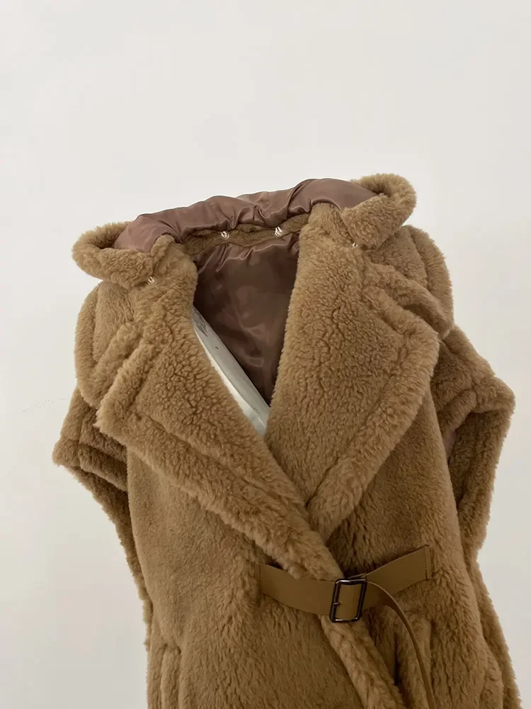 سيدة الخريف جديد الألبكة جاكيت بلا إكمام الإناث الفراء الحقيقي سترة المرأة الشارع الشهير مقنعين سميكة الدافئة المعتاد الصوف صدرية