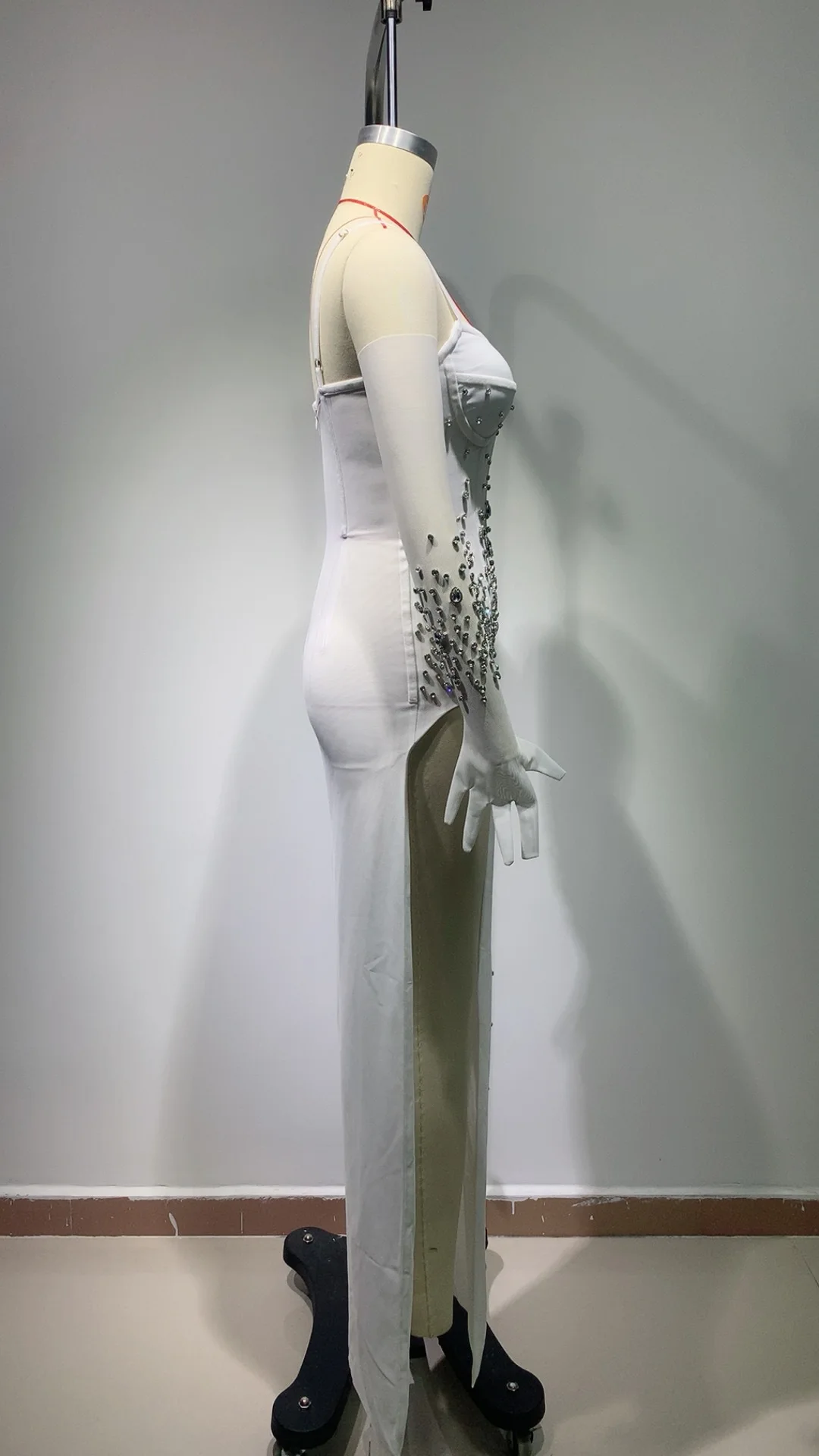 Robe pour femmes, gants à la mode, strass, cintré à la taille, bretelles en maille transparente, luxueuse robe de soirée Socialite, nouvelle collection 2025