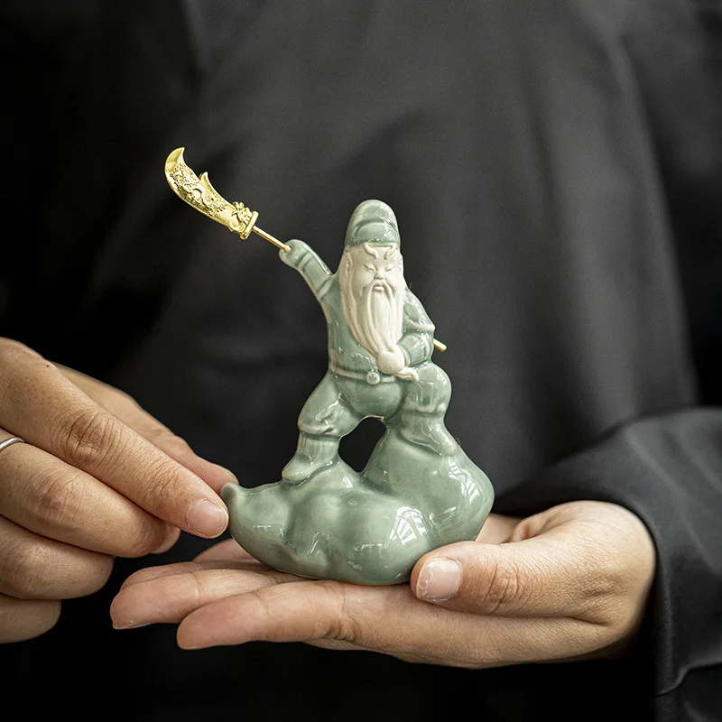 Guan Gong Figurine Chinese Ceramic Craft Desktop Entrance Decoration Home Indoor Tea Table Small Tea Pet
