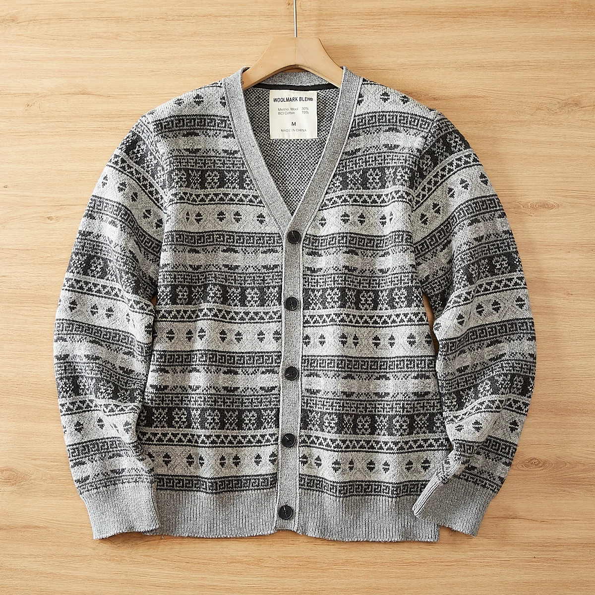 

Retro Knitted V-Ne Cardigan 30 Wool Casual Men's Soft Loose Fit Autumn Outerwear Striped Pattern Youthful Vitali Sle