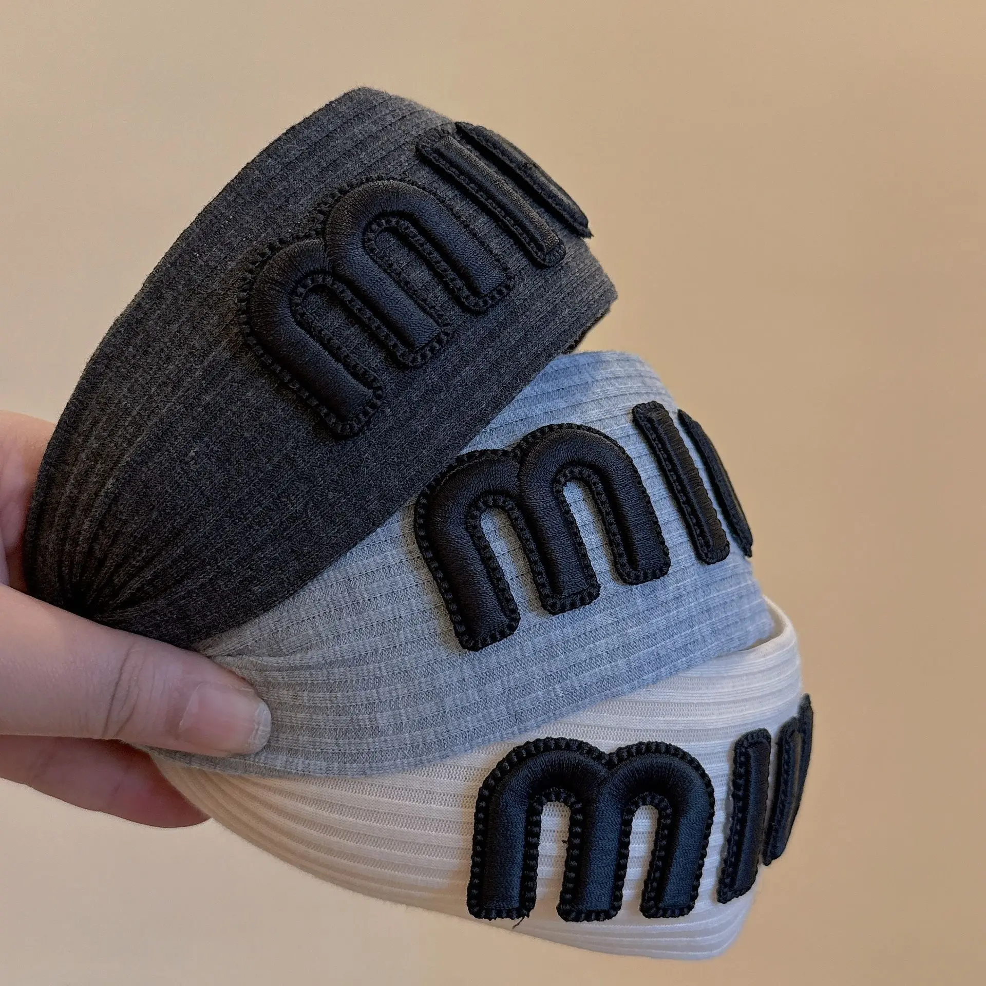 

Wide Knit Headband with Anti-Slip Teeth, Seamless Comfort Hair Band for Women, Instagrammable Stretchy Hairwear