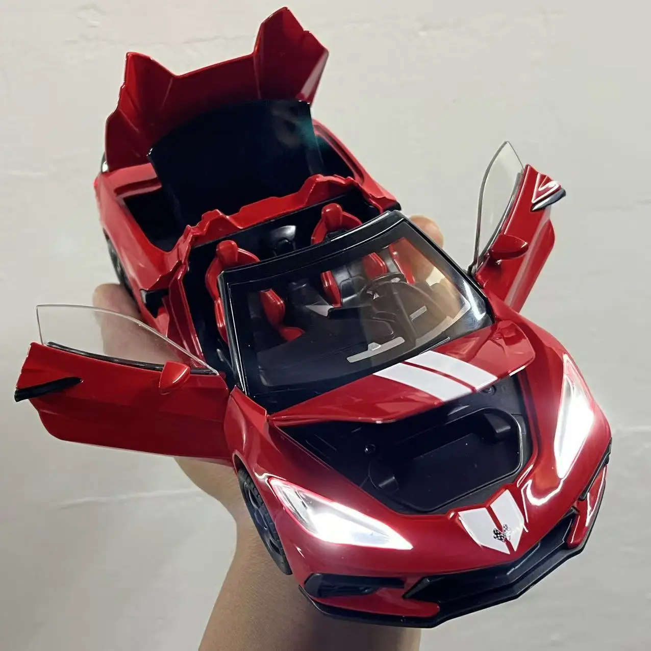 

Модель спортивного автомобиля-кабриолета C8 из сплава, масштаб 1:22, с функцией отката, звуком и светом, детская игрушка, подарок, коллекционная модель из литого сплава
