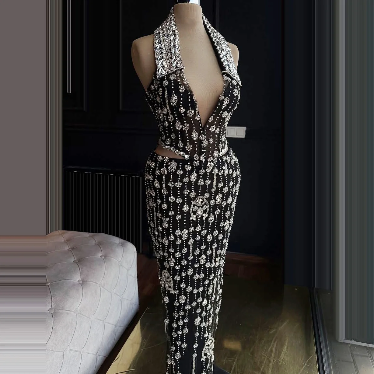 

V-neck evening dress luxurious evening gown crystal-embellished mermaid dress black sleeveless formal dress sexy party dresse