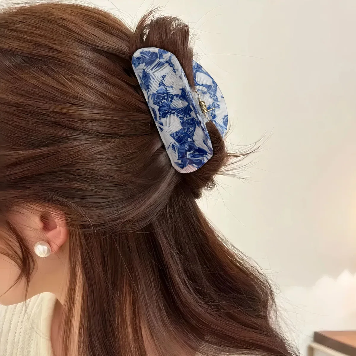 Clip floreale retrò imitazione acetato conchiglia semicircolare Clip di squalo Temperamento elegante Copricapo per panino sul retro della testa per le donne