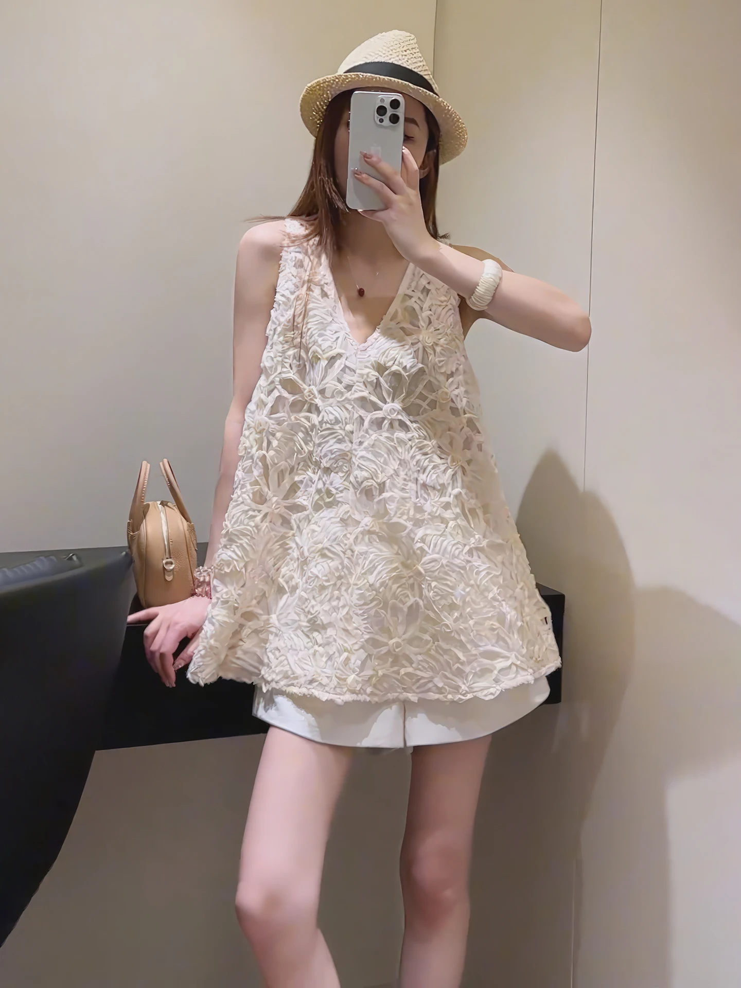 

Elegant Korean Style Sleeveless Vest Women's Summer Fashion Loose Hooked Flower Detailing Mid-Length Shirt Casual Commute