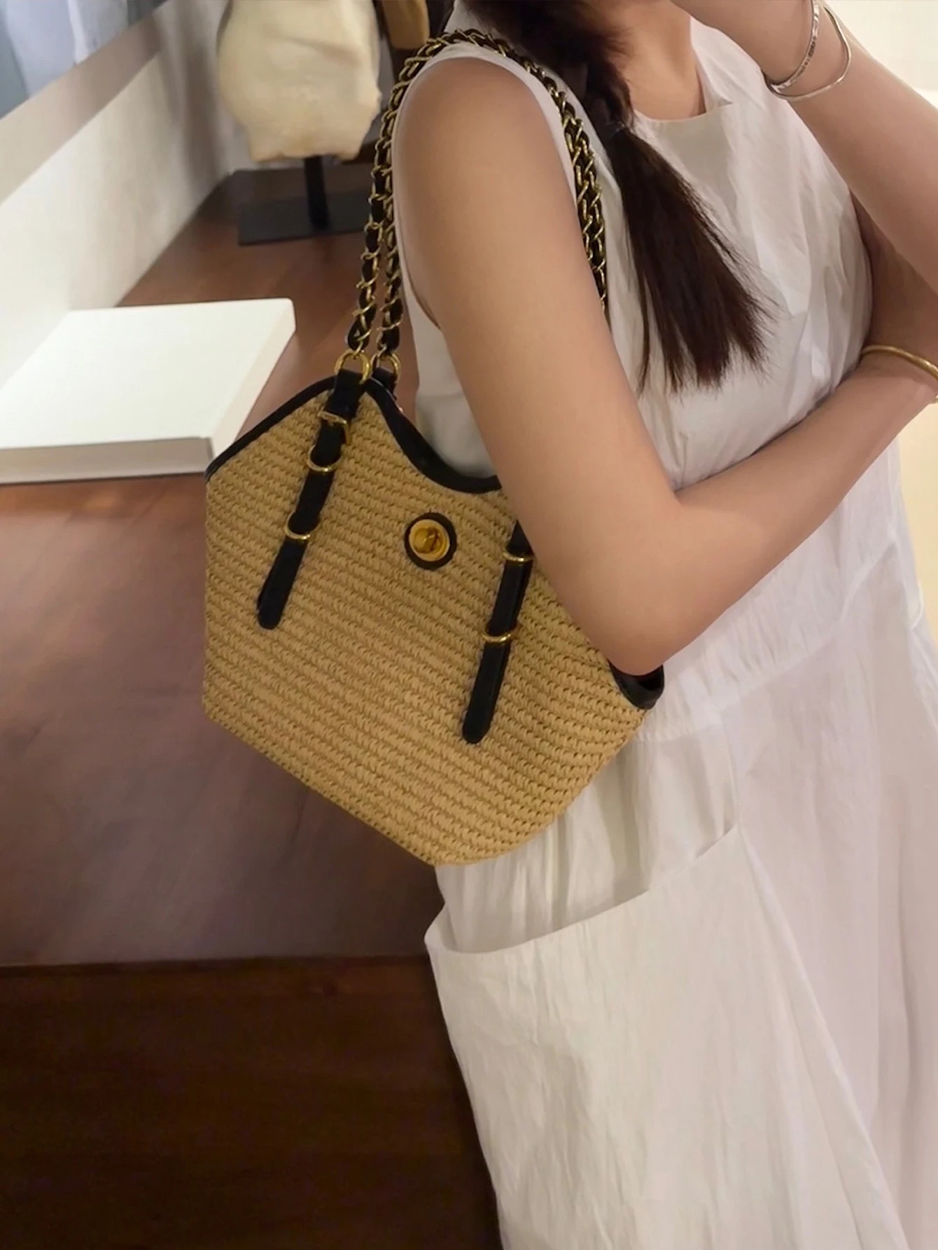 

Small xianglafei grass leather woven tote bag retro temperament chain underarm bag holiday commuting shoulder bag