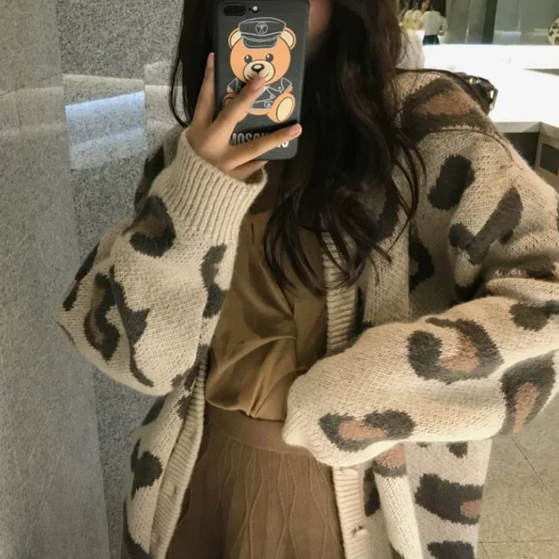 Pink V-neck leopard print sweater women\'s autumn Korean version loose fit slimming sweater knitted cardigan jacket