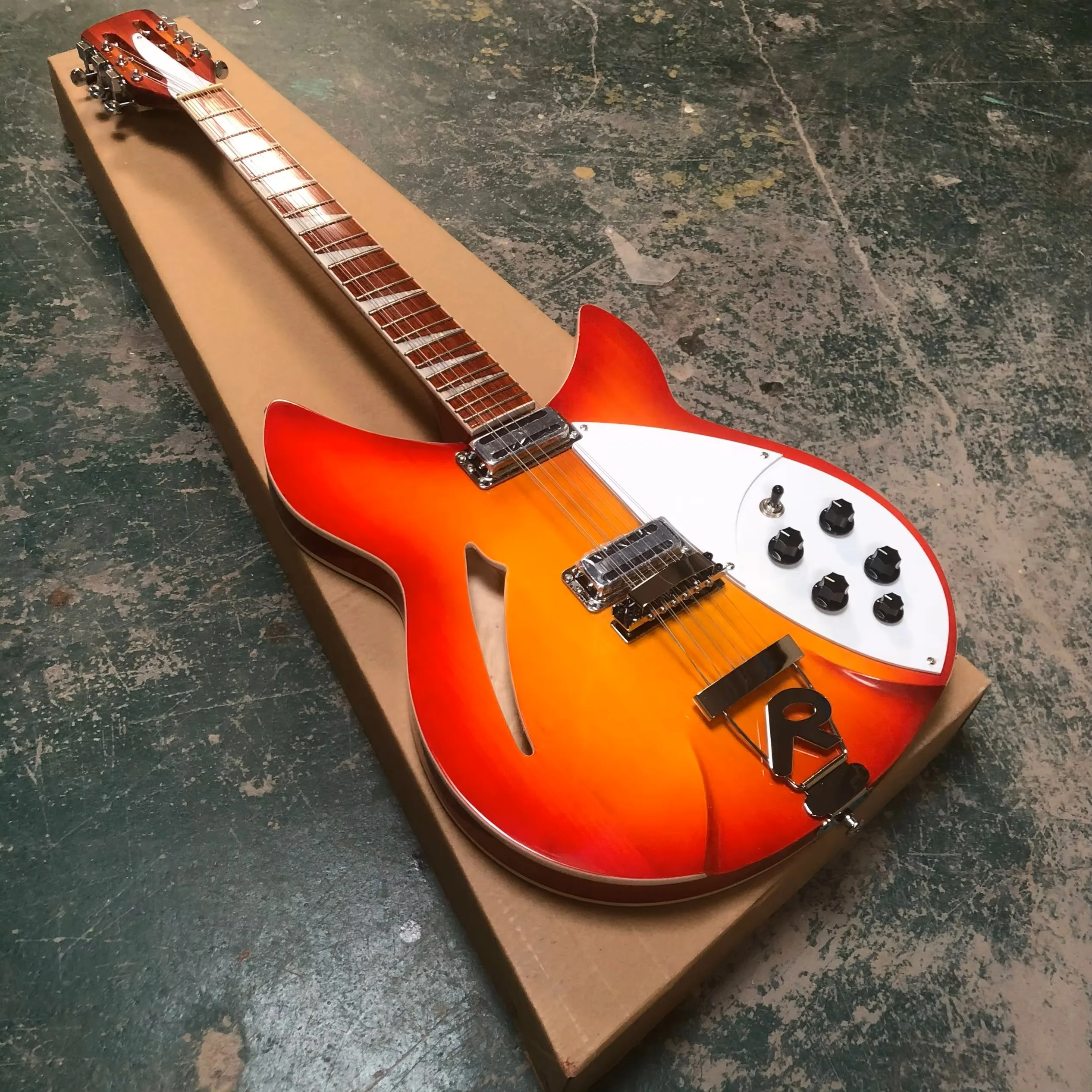 

In stock, Rickenbacker 360 tomato fried egg color, 12 string semi hollow electric guitar, wholesale and retail.