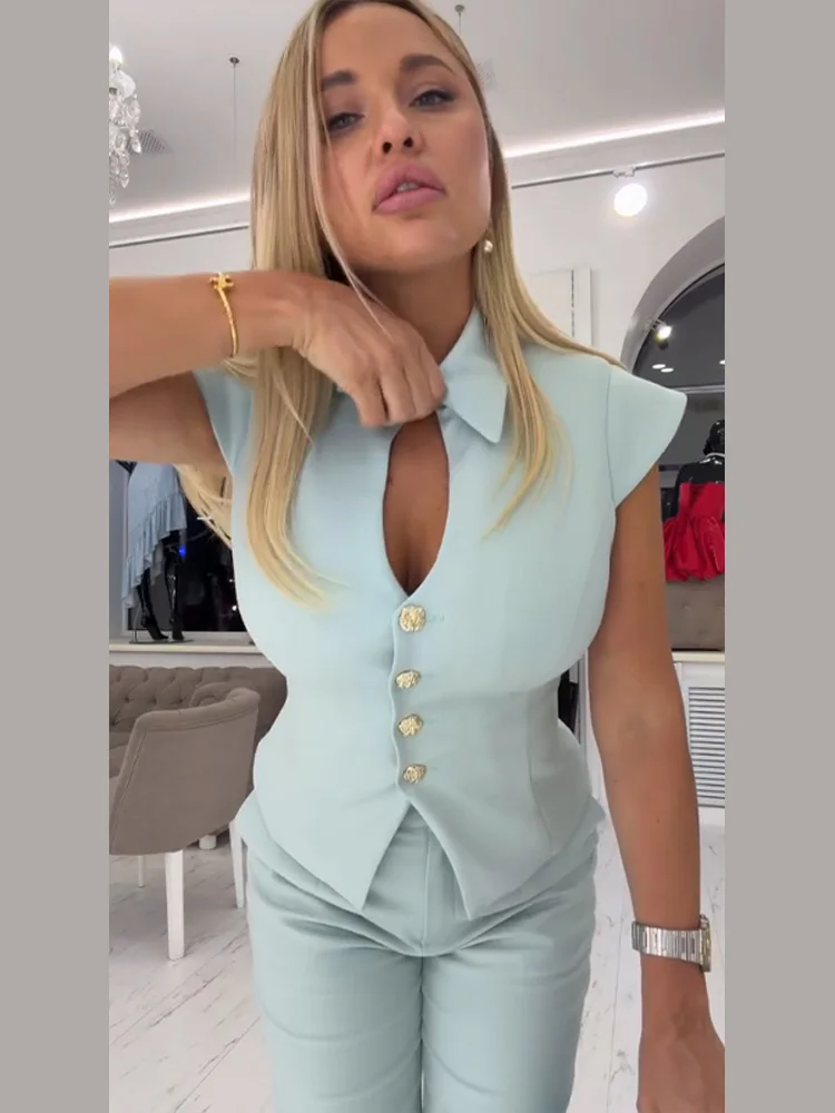 Neue Sets: Sexy, schmal geschnittene Oberteile mit Revers, Cape-Ärmeln und Cut-Outs sowie einreihige, taillierte Hosen für Damen – Detail 8