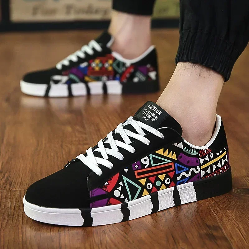 Graffiti Canvas Men\'s Shoes Outdoor New Men Sneakers Casual Shoes Printing Fashion Flat Vulcanized Shoes Man zapatillas hombre