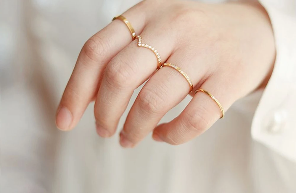 

8Pcs Titanium Steel Gold Plated Micro Pave Single Stone Ring Set Delicate Stackable Fashion Jewelry for Women