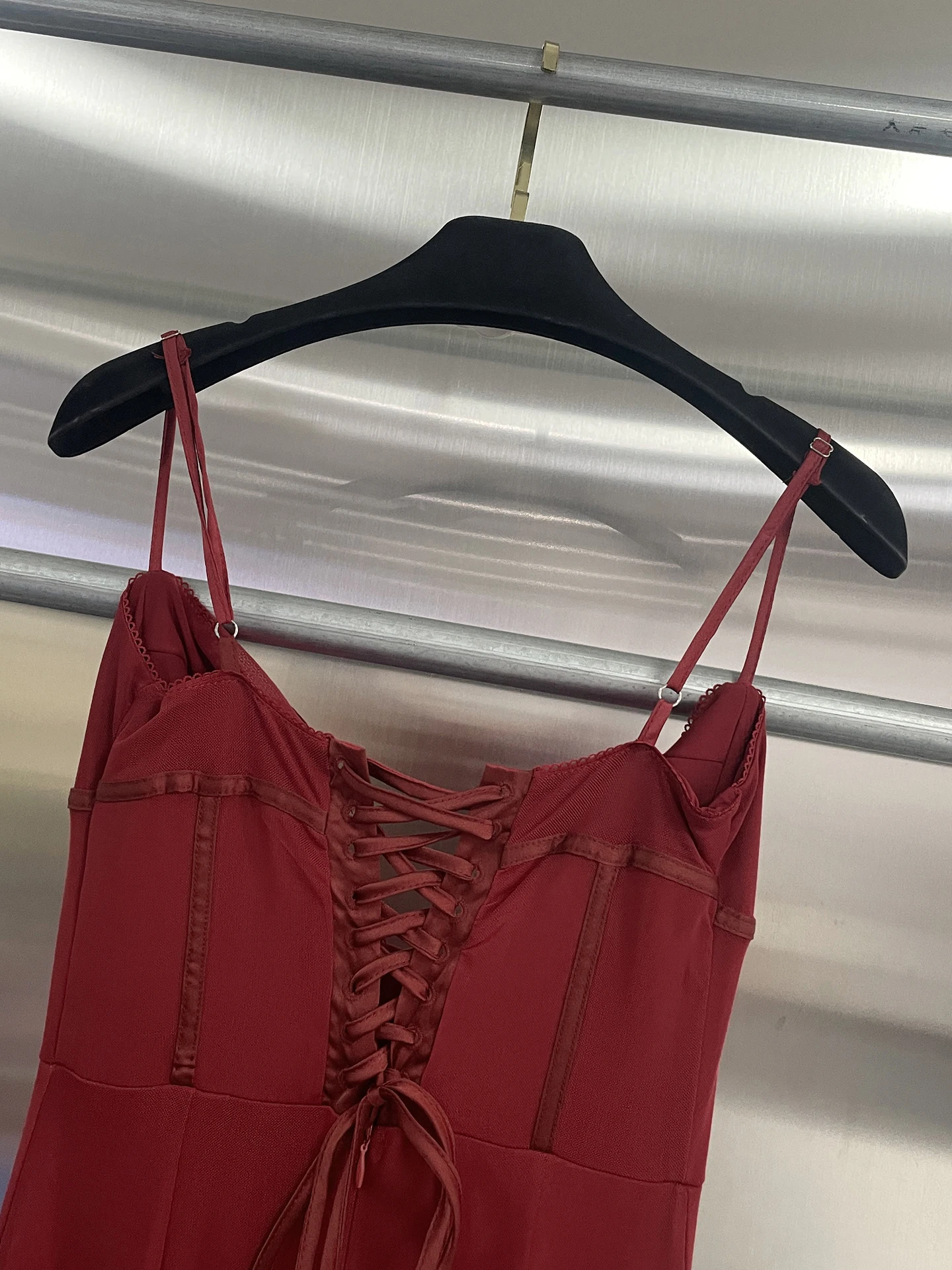 ชุดเดรสยาวสีแดงแบบรัดรูป แขนกุด สำหรับผู้หญิง สไตล์เซ็กซี่ เหมาะสำหรับงานแต่งงาน งานปาร์ตี้ งานราตรี งานพรอม งานเลี้ยงกลางคืน งานวันเกิด  แบบถัก