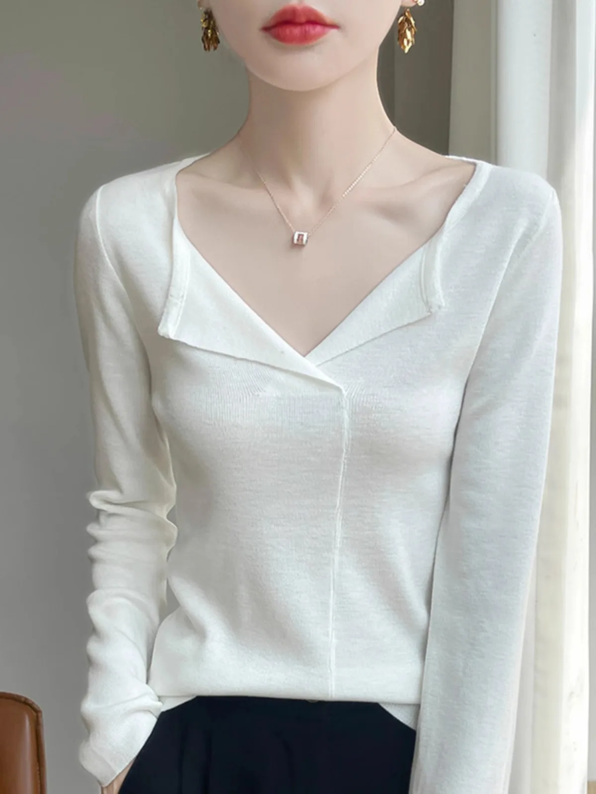 

2024 Autumn New V-neck Knitted Wool Sweater Women Slim Fit Pure Color Inner Shirt Small Collar Commute Style Long Sleeve
