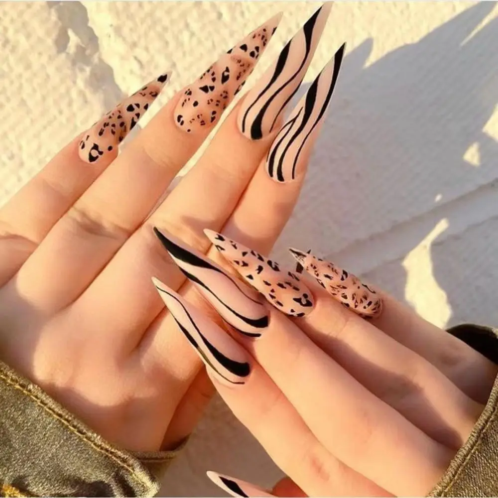 24Pcs Plum Blossom Stiletto False Nails Full Cover Manicure Tool Wearable Fake Nails Detachable Almond Nail Tips Press On Nails