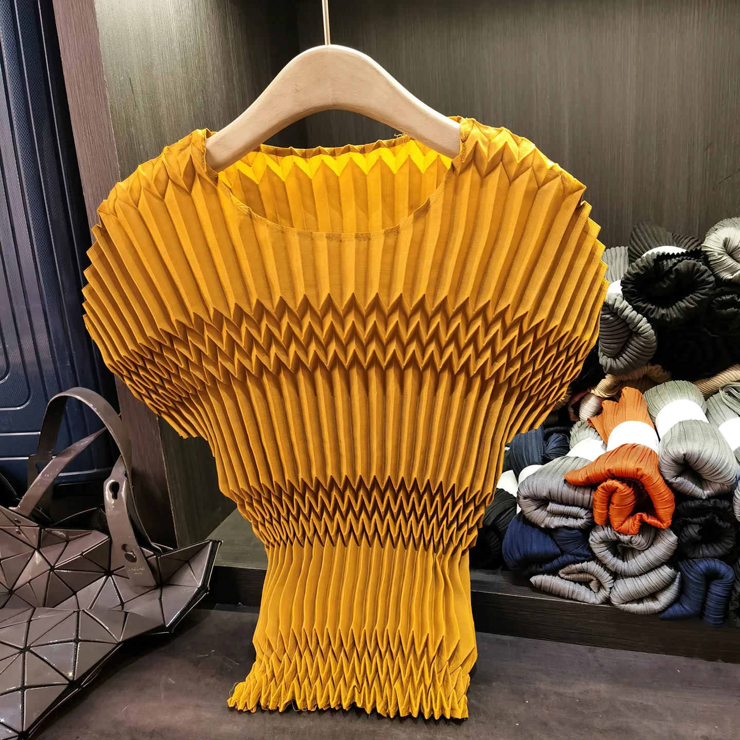 Miyake Pleated T-shirt Niche Pleated Stand-up Collar Pit Stripe Round Neck T-shirt 2025 Summer Solid Thin Short Sleeve Tops