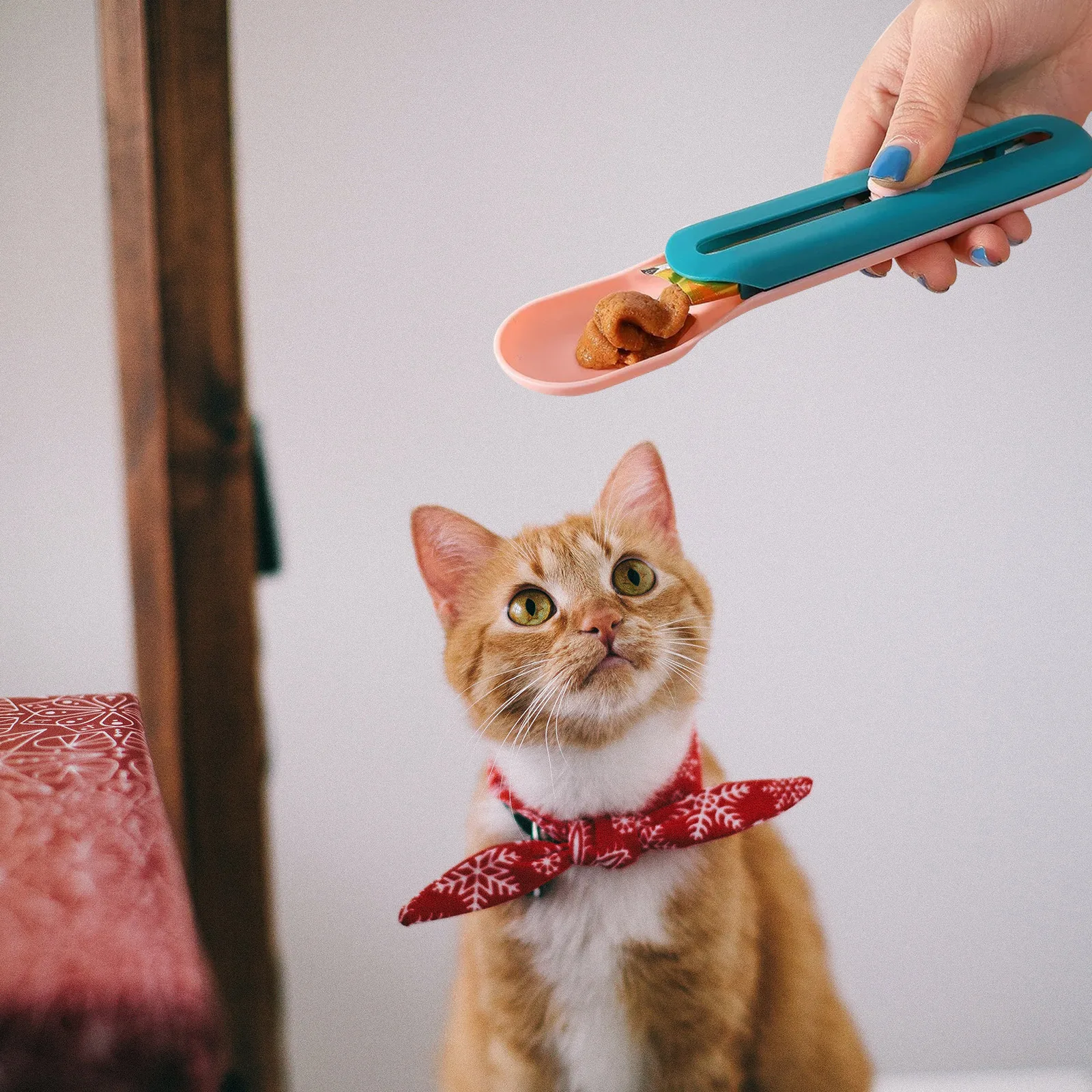 

Cat Strip Feeder ABS Food Dispenser Spoon for Cat Dog Treats Scoop Squeezer Pet Measuring Feeding Tool Practical Durable