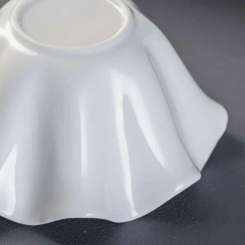 Flower-shaped Decorative Plate White Ceramic Irregular Fruit Bowl Special Sushi Dessert Salad Bowl Kitchen Decorative Tableware