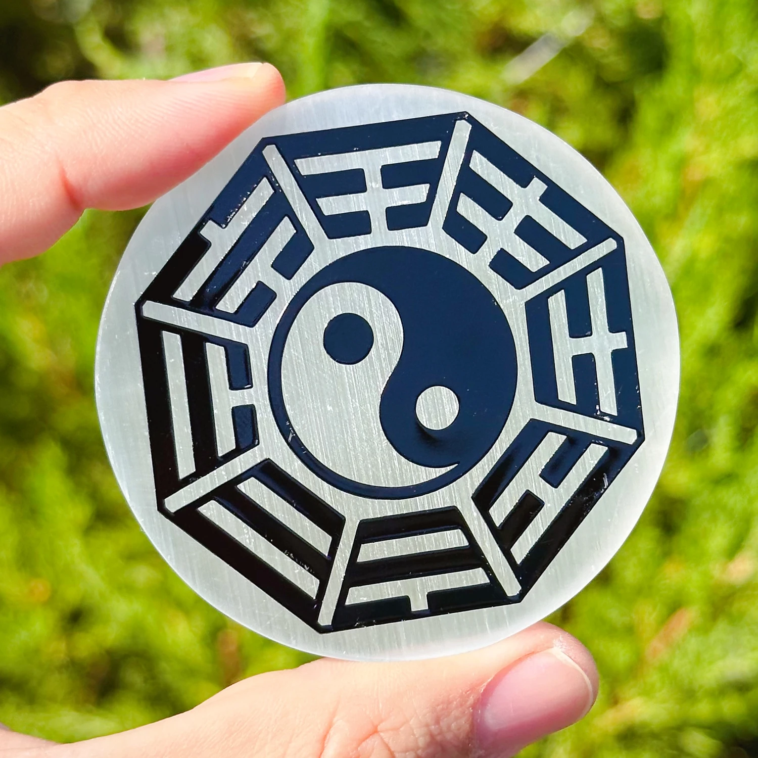 Natural Selenite Round Charging Plate Engraved Yin Yang Bagua Symbol Satin Spar Crystal Disc Polished Stone Home Decor Gift