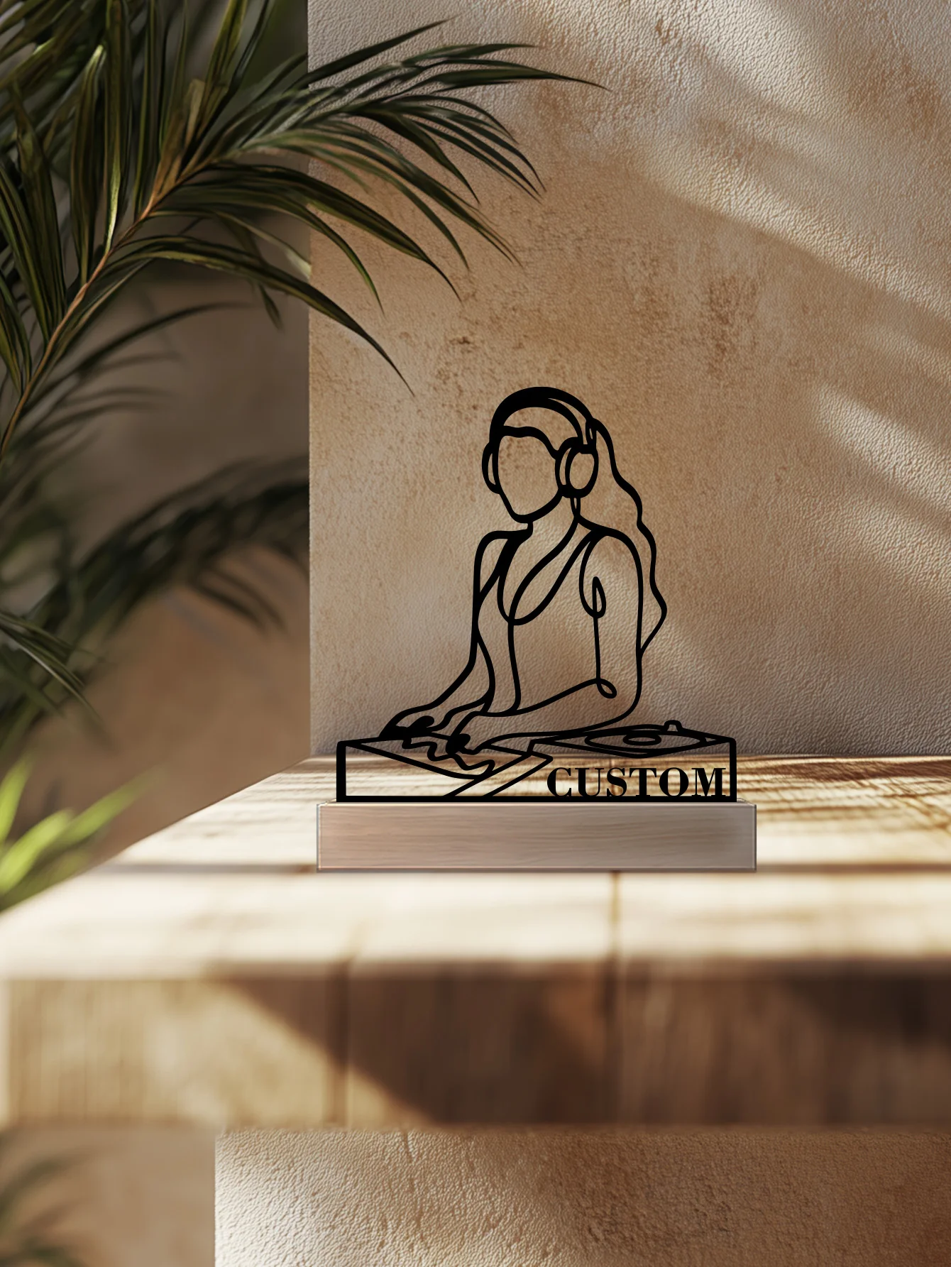 รูปปั้นนักร้องดัง 1 ชิ้น งานโลหะสั่งทำพิเศษ พร้อมฐานไม้ ของตกแต่งเหล็ก งานประติมากรรมดีบุก งานฝีมือศิลปะ พร้อมฐานไม้