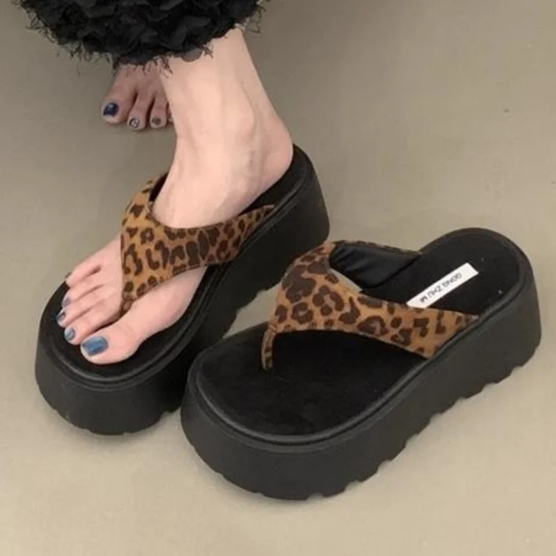 Modische neue elegante und sexy Freizeit-Strand-Flip-Flops – Sommer-Bestseller: Bequeme runde Zehenpartie, dicke Sohle – Detail 8