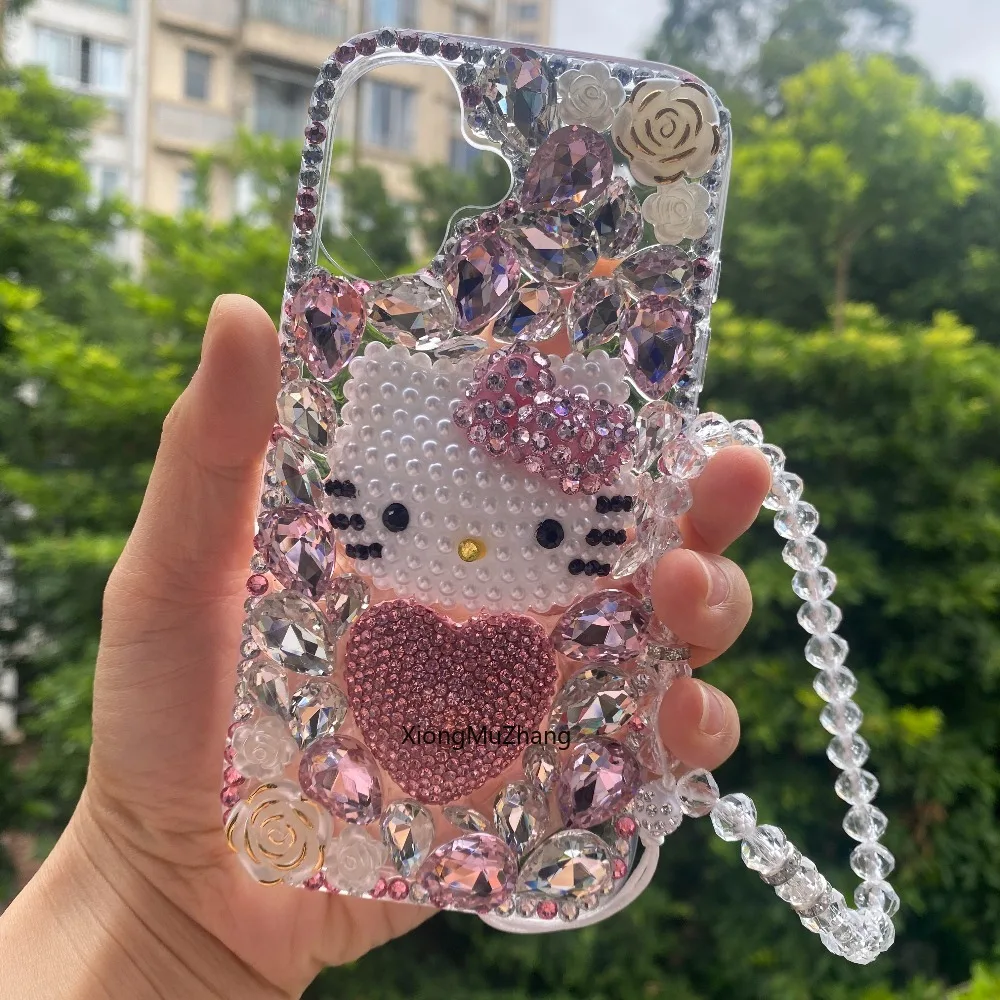 Sanrio Luxus-Handyhülle mit Strasssteinen und Glitzer-Design, Hello Kitty, für iPhone 18, 17, 16, 15, 14, 13 Pro Max, 12 Pro, Schutzhülle mit Stoßfänger und Rückseitenabdeckung. – Detail 1