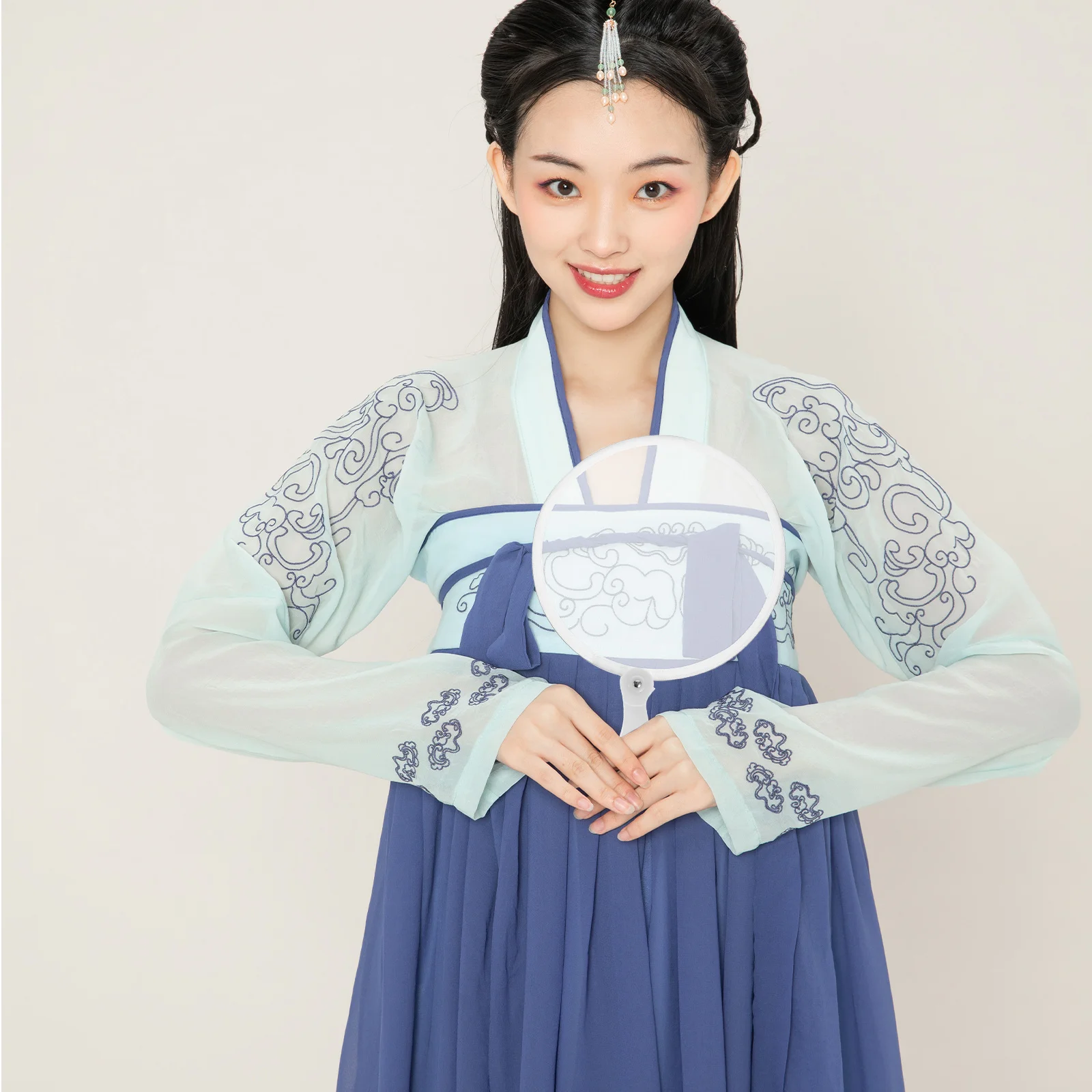 

White Folding Round Fan Lightweight Portable Handheld Fan for Dance Party Cosplay Performance Retro Style Elegant Accessory