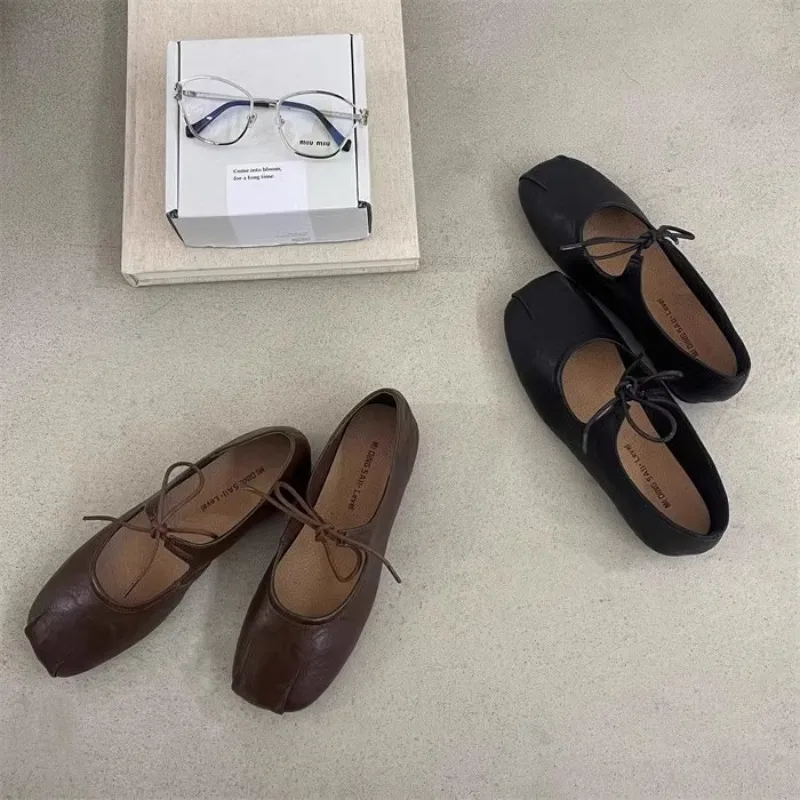 

Women Ballet Flats 2026 Summer Autumn Butterfly-knot Soft Sole Casual Shoes Retro Square Toed Hollow Out Mary Jane Zapatos Mujer