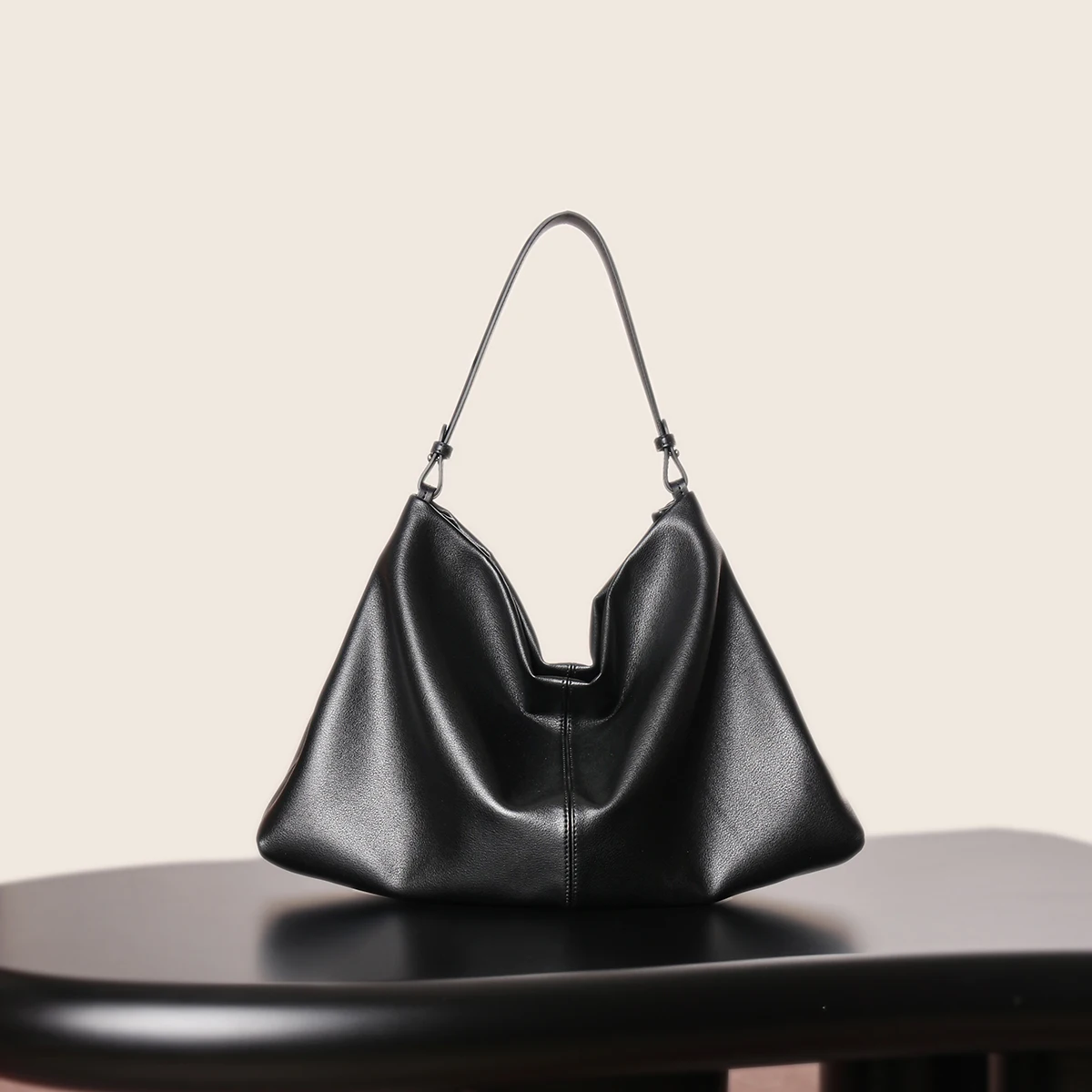 

Genuine Leather Tote Bag for Women, Large Capacity Shoulder Bag, Versatile New Style European and American Cowhide Underarm Bag for Women, Simple Crossbody Bag