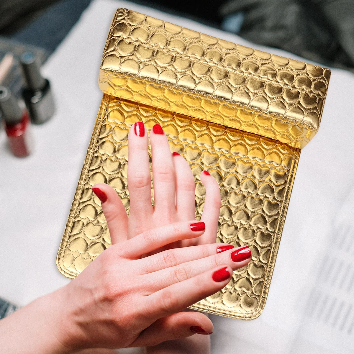 

1Set Manicure Hand Pillow Heart Pattern PU Wrist Rest Pad Golden Must Have Tool for Nail Art Process Manicure Cushion