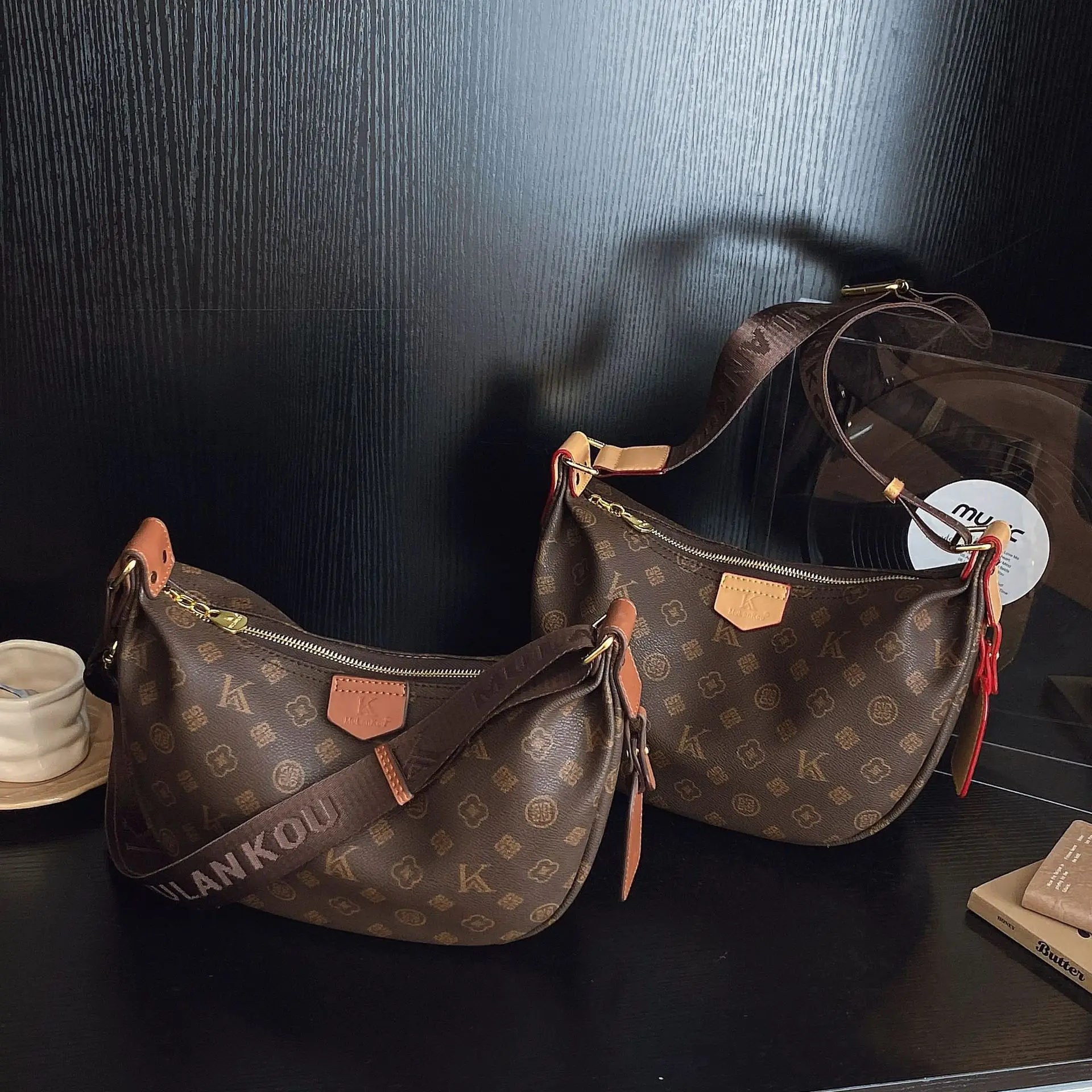 

2025 Vintage Dumpling Bag, Spacious Printed Crossbody for Women, Wide Strap Shoulder Tote, Casual Day to Night Bag, Textured