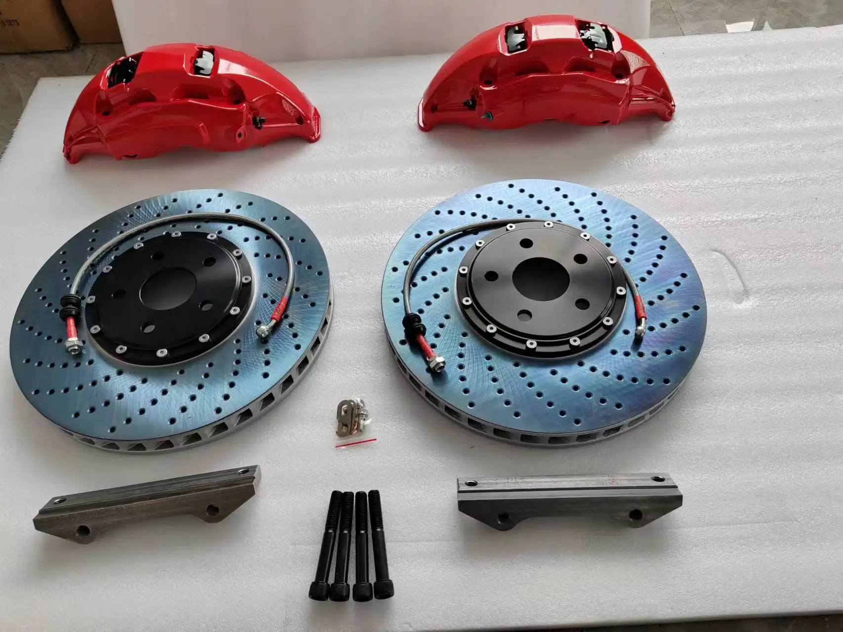 High quality red caliper set with 10 pistons and 420-40mm orifice plate, black center ring, suitable for Audi Q8, 22 inch wheels